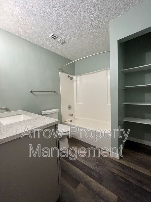 Building Photo - 3405 Holdrege St
