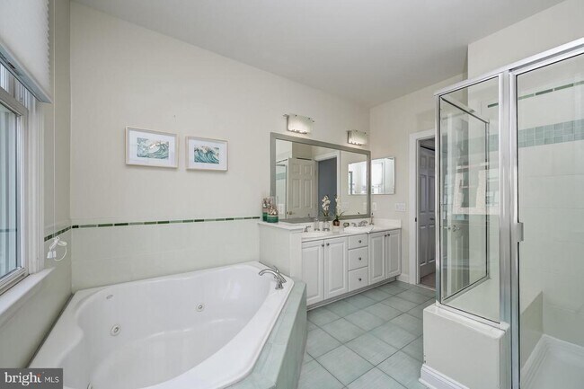Building Photo - 1236 Harbor Island Walk