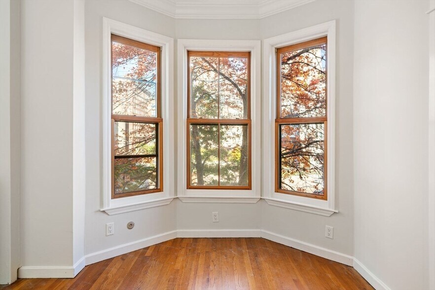 Building Photo - 17 Cazenove St