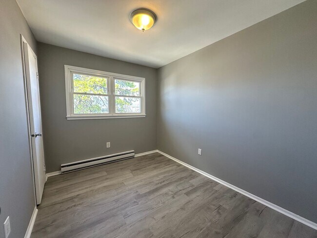 Building Photo - 67-69 Maple Ave