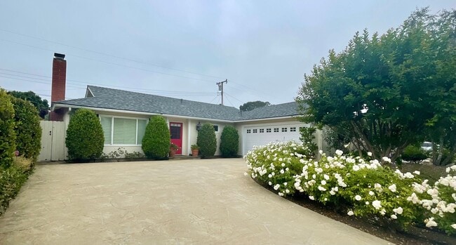 Building Photo - Carpinteria 3 Bedroom House - Available Au...