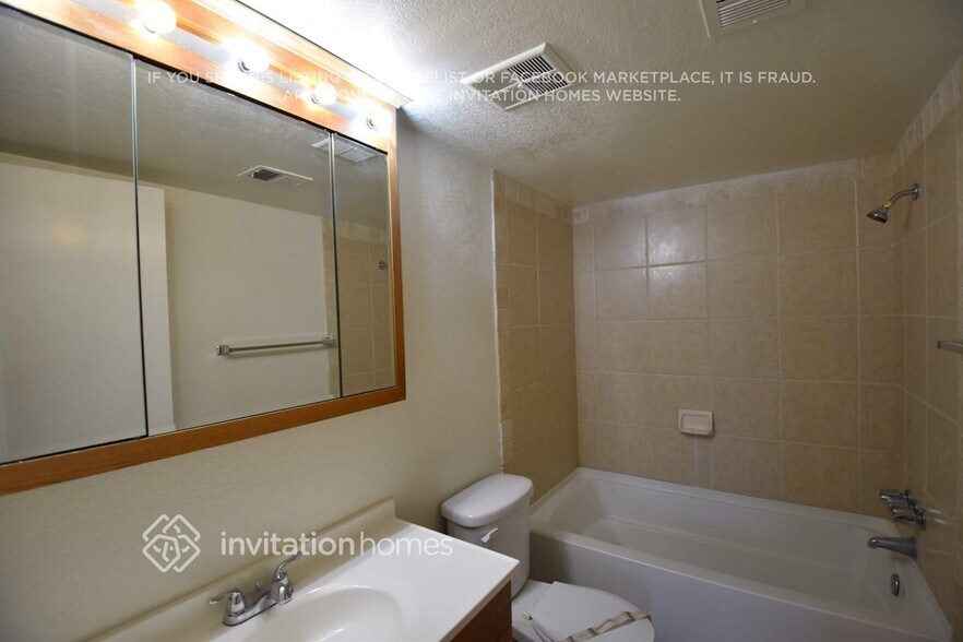 Building Photo - 3017 N 86th Ave