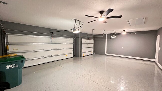 Building Photo - Immaculate 4 BR / 3 BA - With an OFFICE!