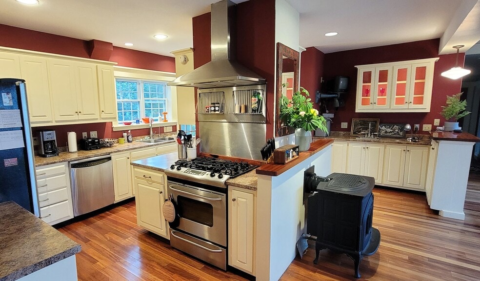 Fully equipped Kitchen - 74 Bridgton Rd