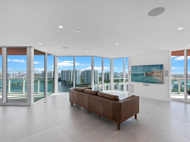 Building Photo - 3370 Hidden Bay Dr