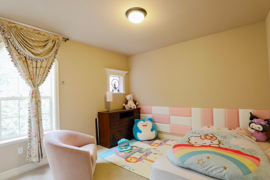 Building Photo - 12323 NE 102nd Ln