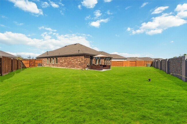 Building Photo - 30843 Boxwood Dr