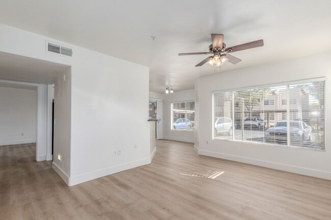 Building Photo - 1295 N Ash St