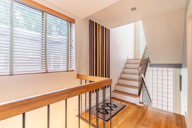 Building Photo - 54 Trowbridge St