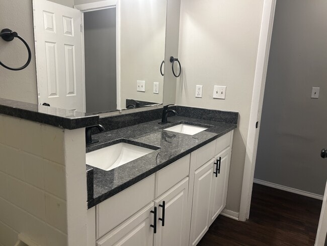 Building Photo - 5707 Gateway Dr