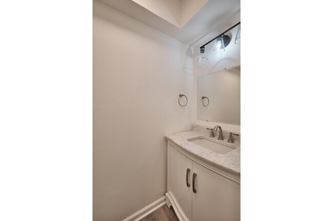 Building Photo - 8511 Canterbury Square W