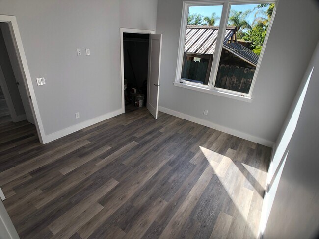 Building Photo - Charming 2-Bedroom Fully Remodeled Home with Giant Yard in the College West Area! |Available Imme...