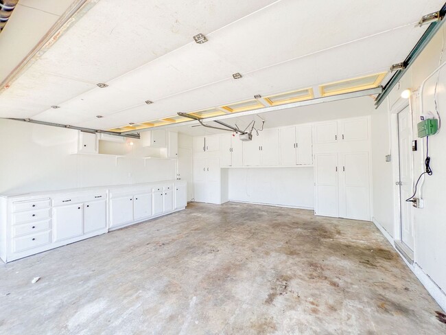 Building Photo - Santa Ana - Gorgeous Interior Remodel 4 be...