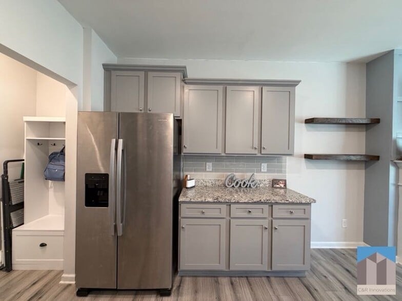 Building Photo - 7565 Knoll Hollow Rd