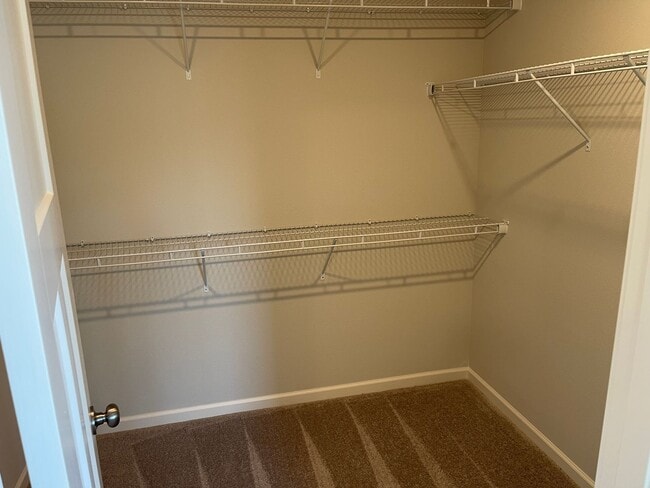 Building Photo - Stylish & Comfortable Living with Fireplace, Island Kitchen, and Private Suite, parks and playgro...