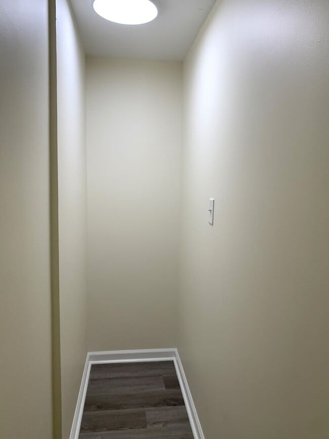Building Photo - Newly renovated 4 bed/2.5 bath single fami...