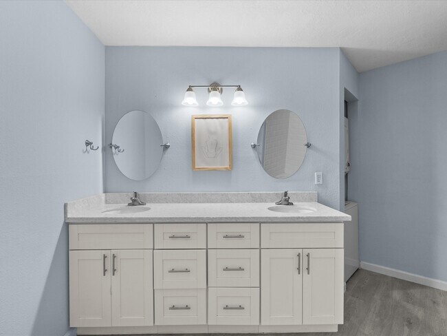 Building Photo - 7600 Seawall Blvd