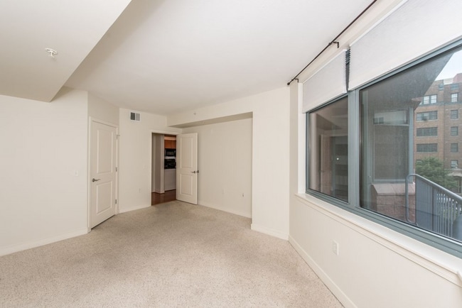 Building Photo - LARGE 1 Bedroom/1 Bathroom with Balcony in Bustling Mount Vernon Triangle!!