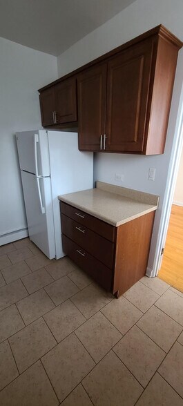 Building Photo - 1348 W Chase Ave