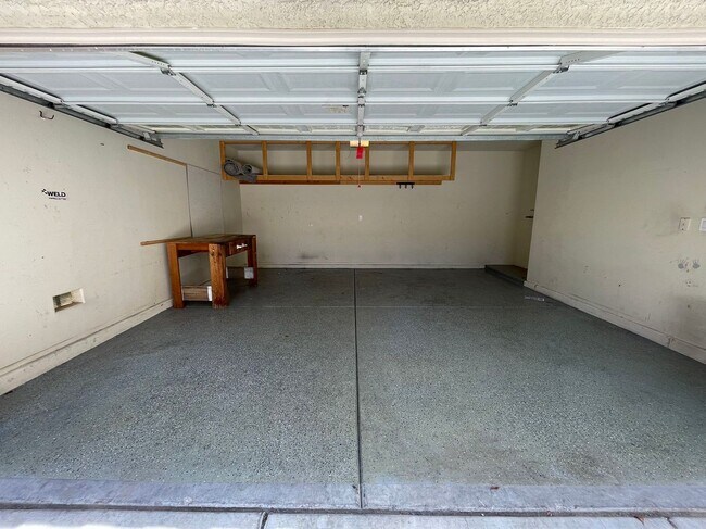 Building Photo - Charming 3-bedroom, 2.5-bathroom home