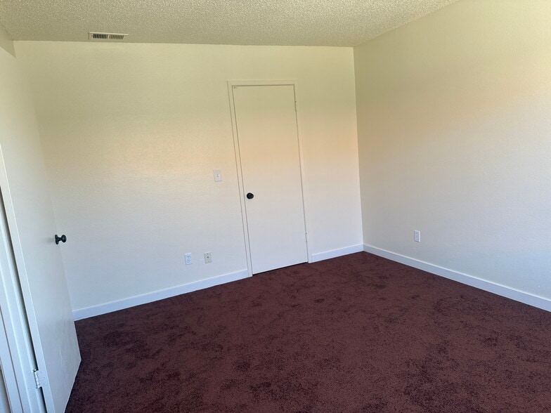 Master Bed - 404 W Barton Ave