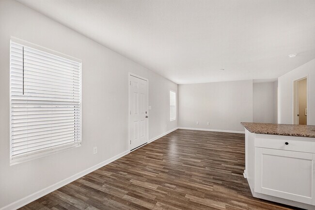 Building Photo - 2905 Shasta Dr