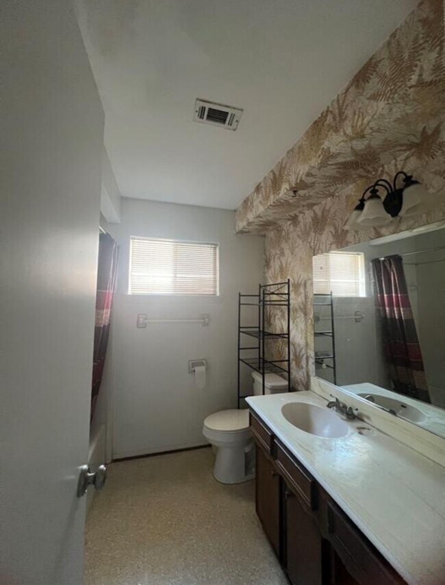 Building Photo - 3119 Jenny Dr