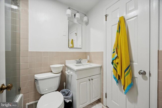 Building Photo - 25 N Buck Ln