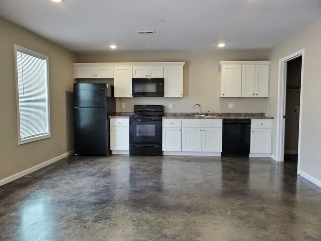 Building Photo - 174 Cane Creek Ln