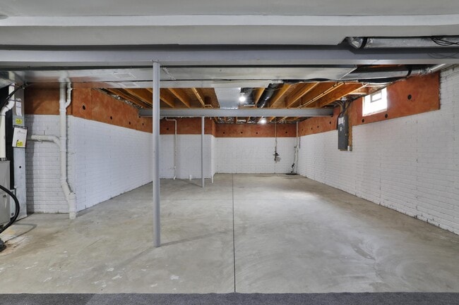Building Photo - 319 Kastlekove Dr