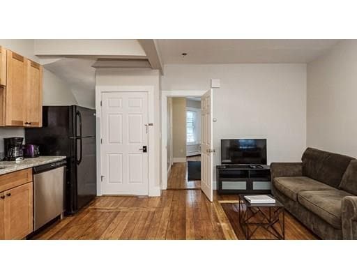 Building Photo - 85 Newton St