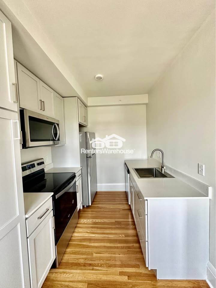 Building Photo - 2305 Grand Ave