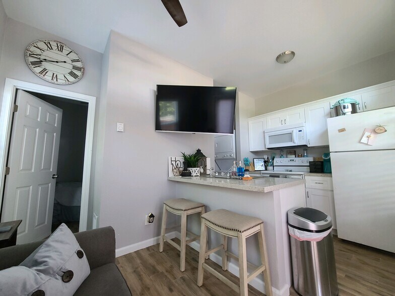 Building Photo - 4393 Cartagena Dr