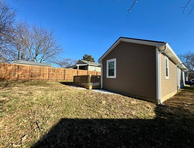 Building Photo - 353 Sherman Ave