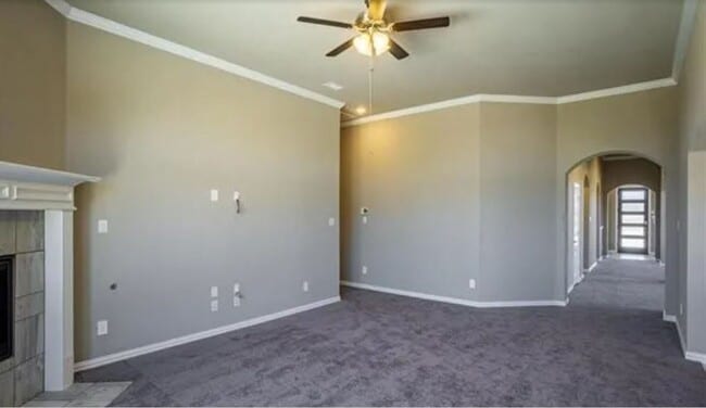 Building Photo - Your Dream Home Awaits!