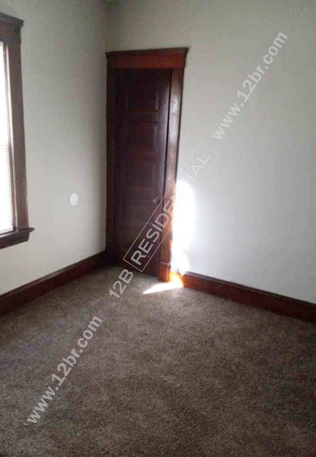 Building Photo - 2-Bedroom Home Near Freeway Access