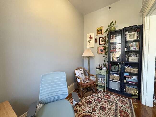 Building Photo - 1569 Beacon St