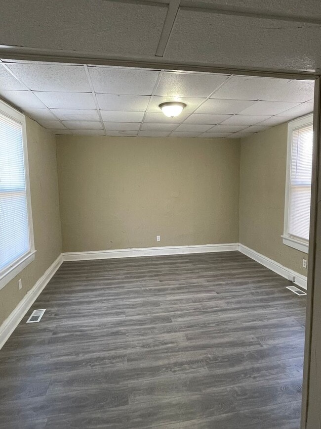 Building Photo - Newly Renovated Three Bedroom One Bath Upstairs Apartment