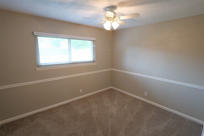 Building Photo - 5331 Inwood Dr