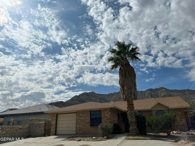 Primary Photo - 2601 Jefferson Ave