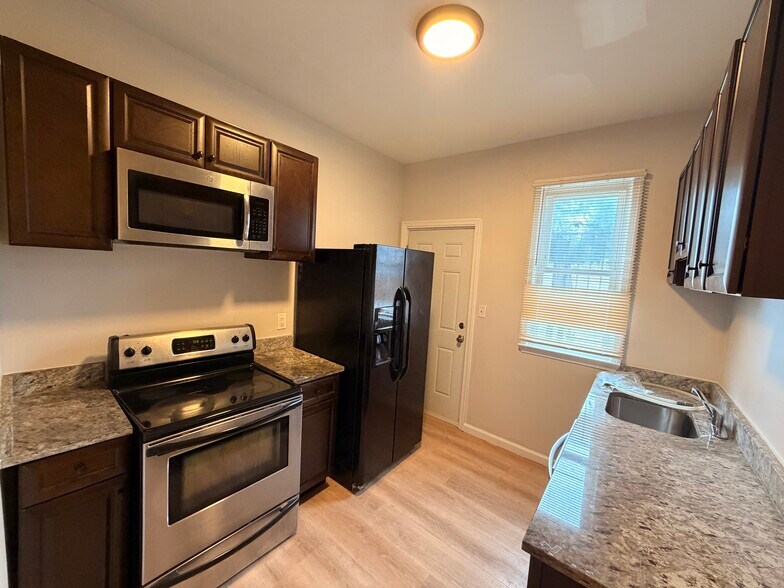 Building Photo - 4924 Chalgrove Ave