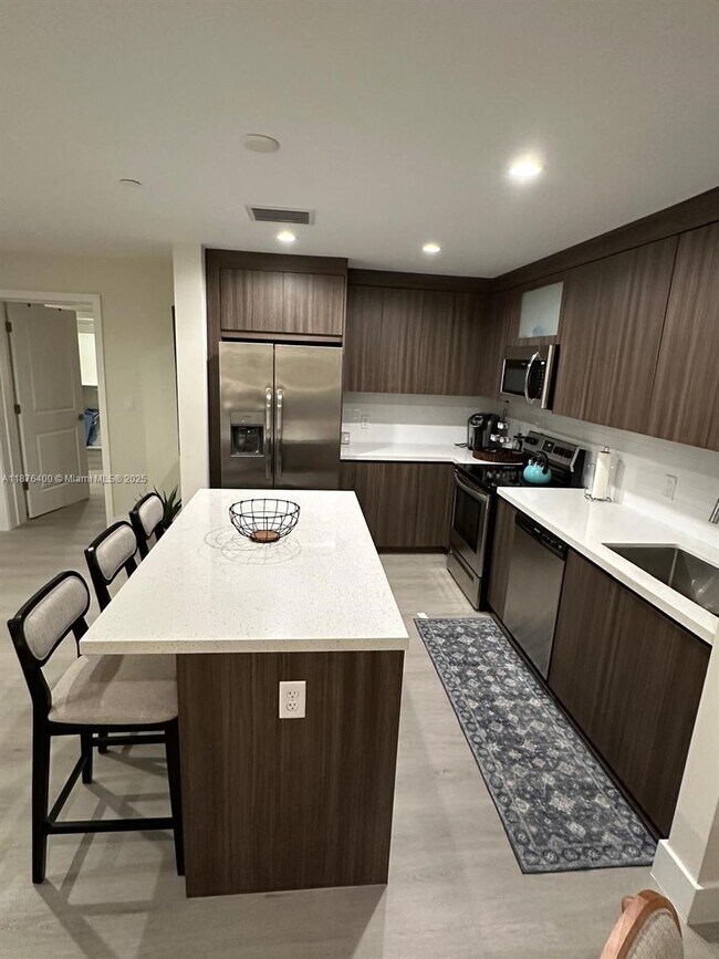 Building Photo - 2 bedroom in Hollywood FL 33020