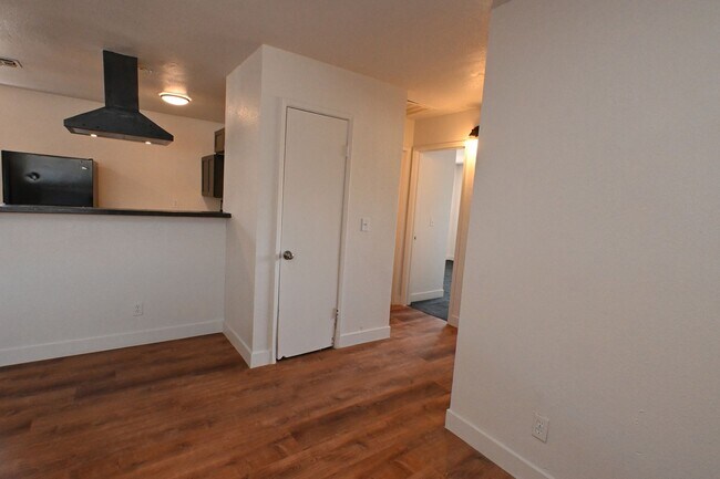 Building Photo - 1512 Cobb Ln