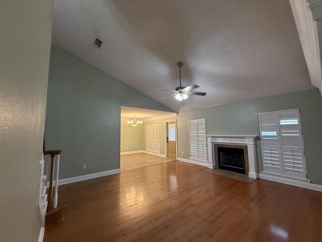 Building Photo - 2065 Juniper Dr