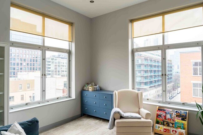 Building Photo - 949 W Madison St