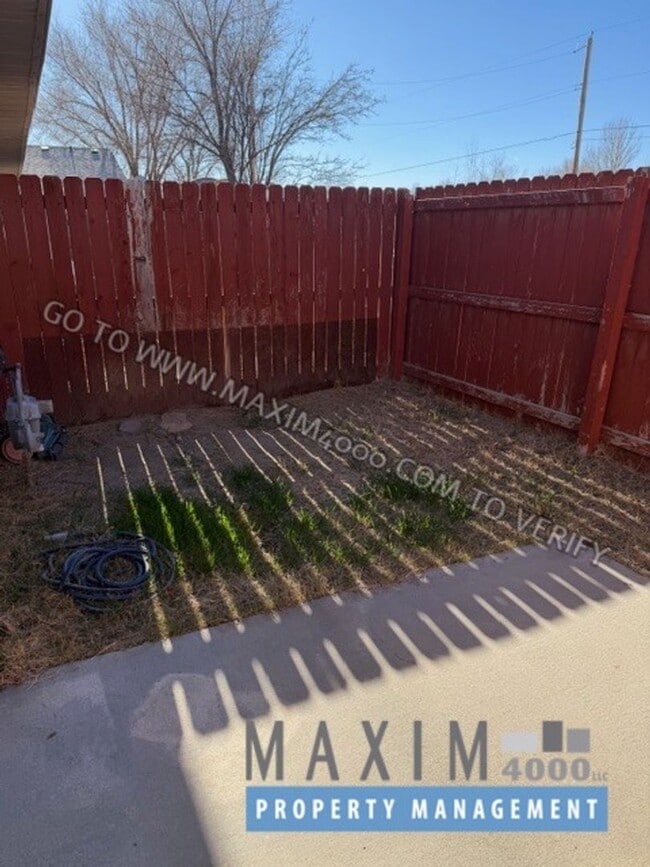 Building Photo - 385 Sunnyside Cir