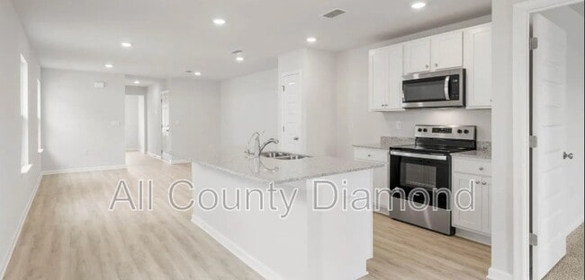 Building Photo - 6615 Kettles St