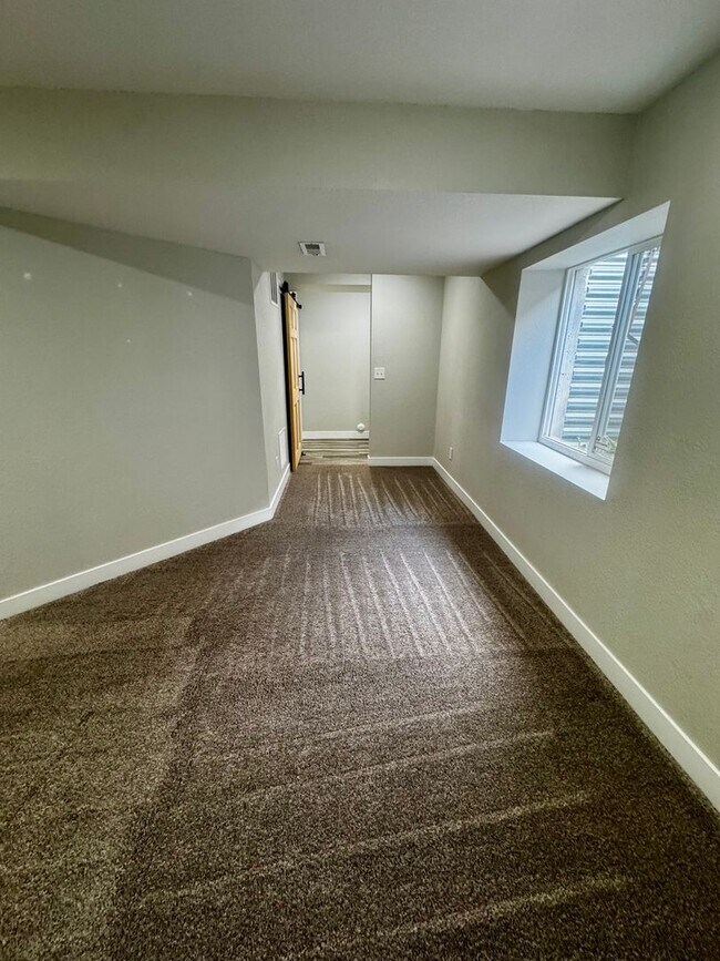 Building Photo - 3 Bedroom Home with Basement in Stetson Hills
