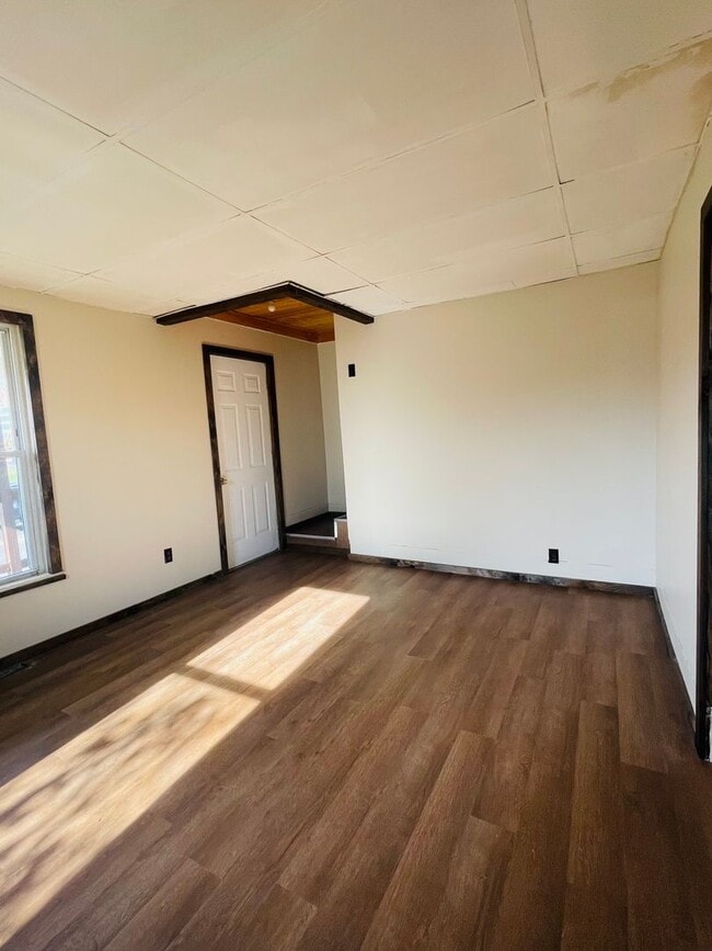 Building Photo - Newly renovated 3 Bed / 1 1/2 Bath home wi...