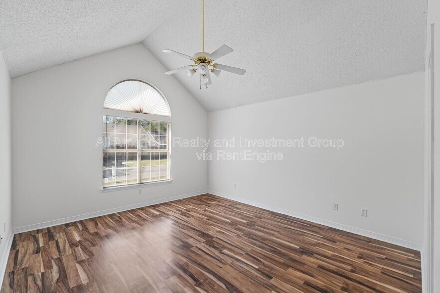 Building Photo - 1721 Colonial Ct